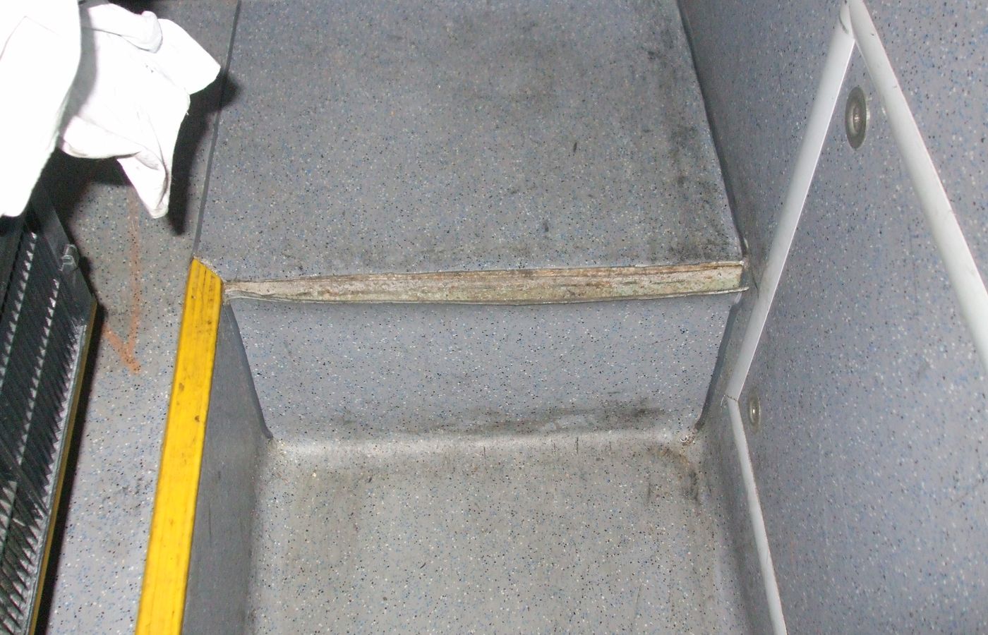 Bodenaufbau im Anschnitt an einer Stufe