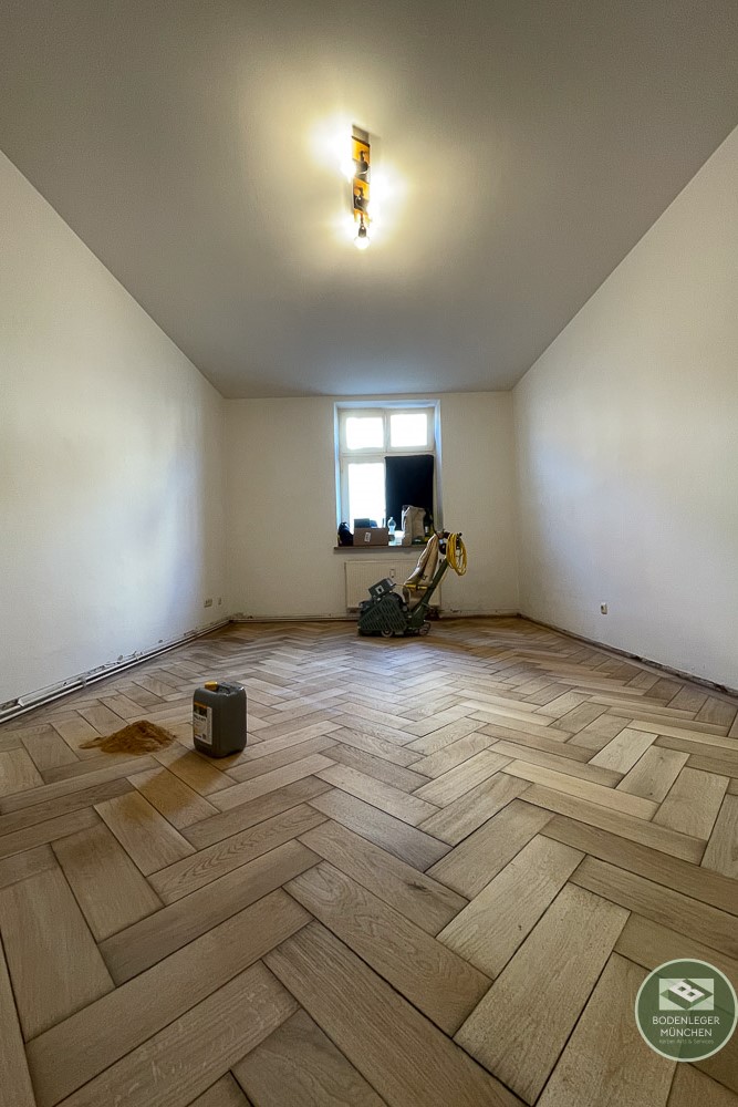 Parkett schleifen und renovieren