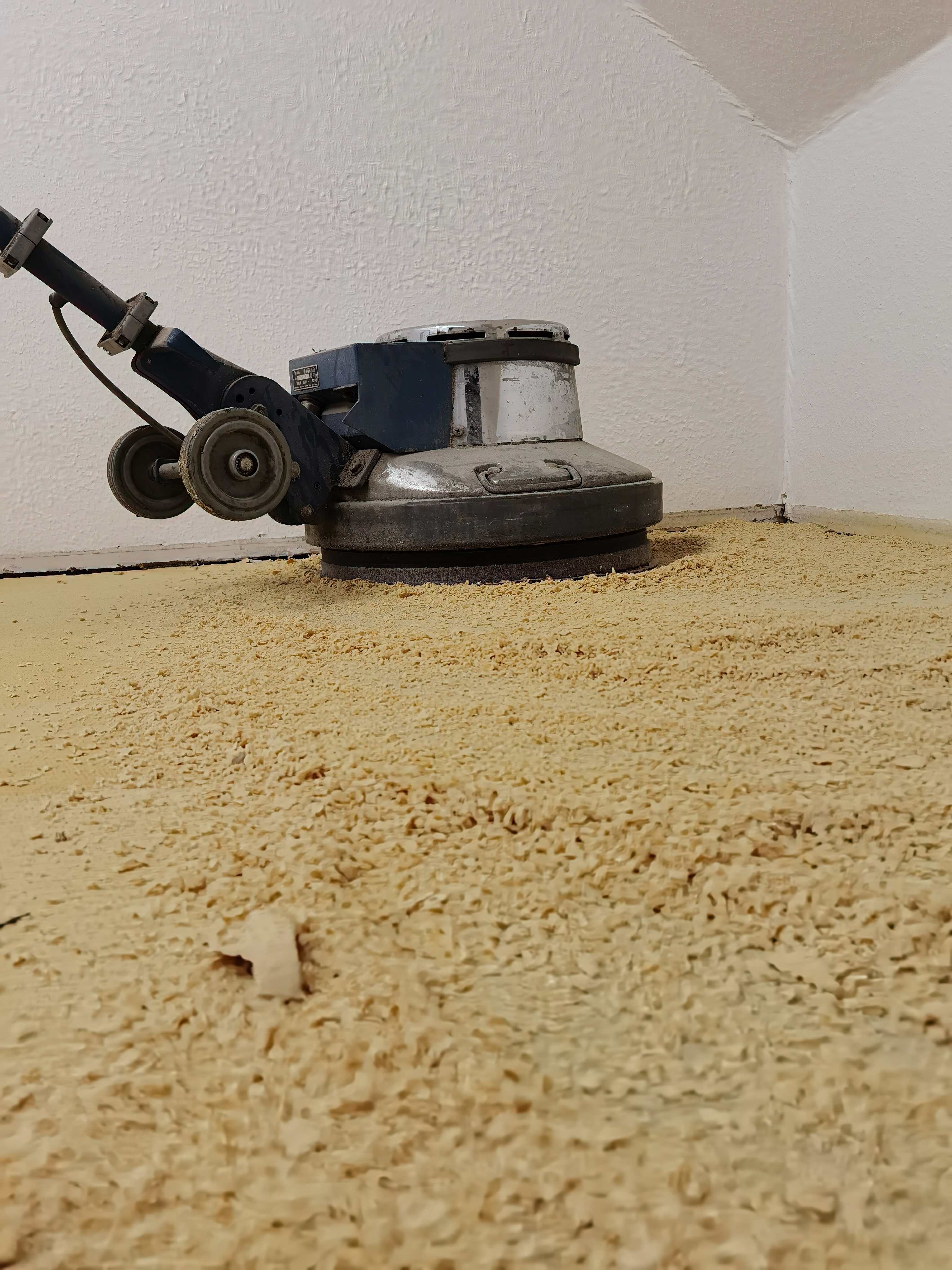 Alte Klebereste entfernen